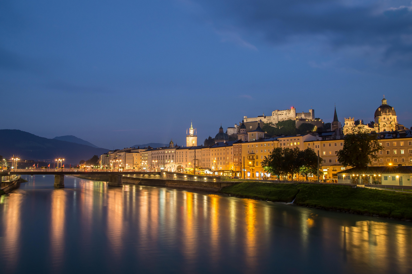 Blick auf die Festung, die Salzach  und die Altstadt von Salzburg