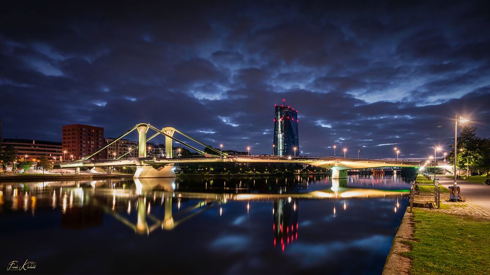 Blick auf die Flößer Brücke und die EZB