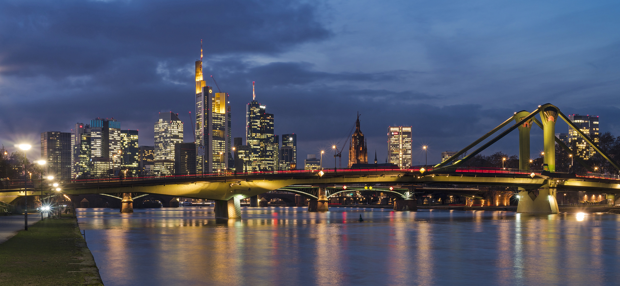 Blick auf die Flößerbrücke am Abend