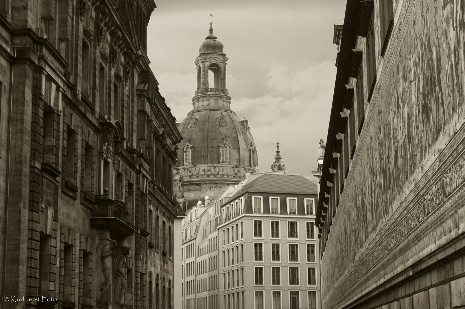 Blick auf die Frauenkirche vom Fürstenzug aus...