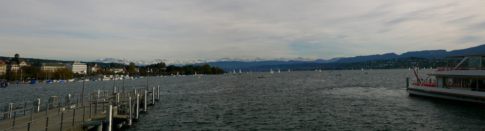 Blick auf die Glarner- und Urneralpen