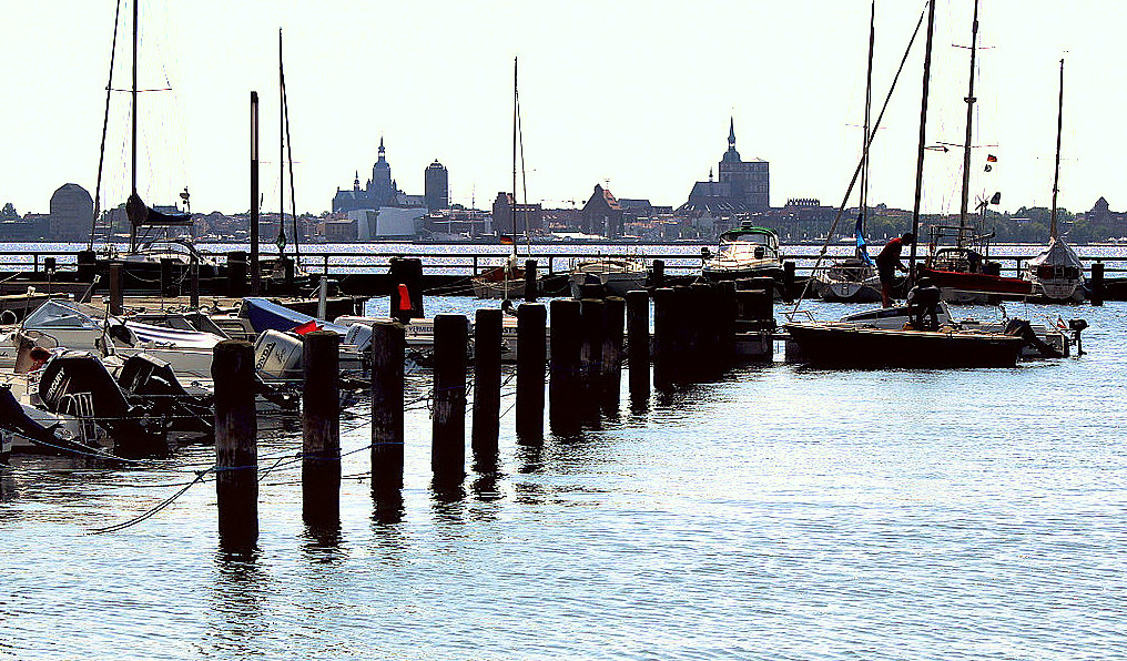 Blick auf die Hafencity und Altstadt von Stralsund
