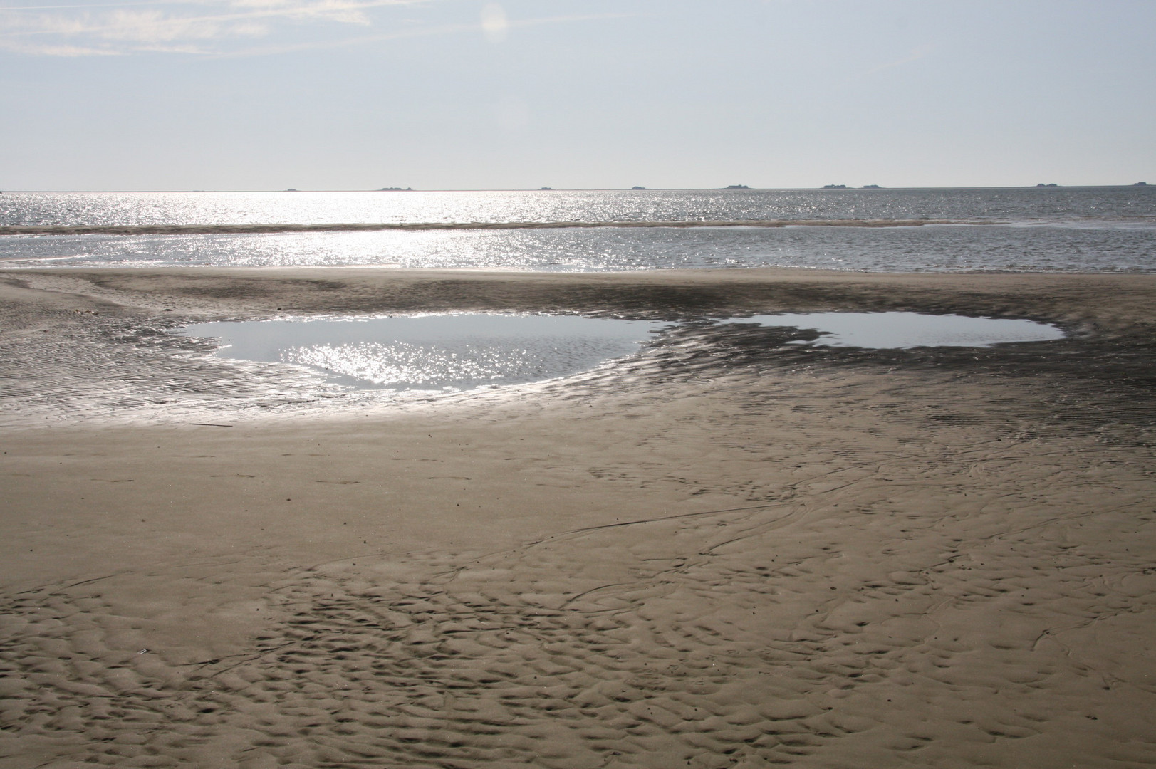 Blick auf die Hallig Langeneß von der Nordseeinsel Föhr aus