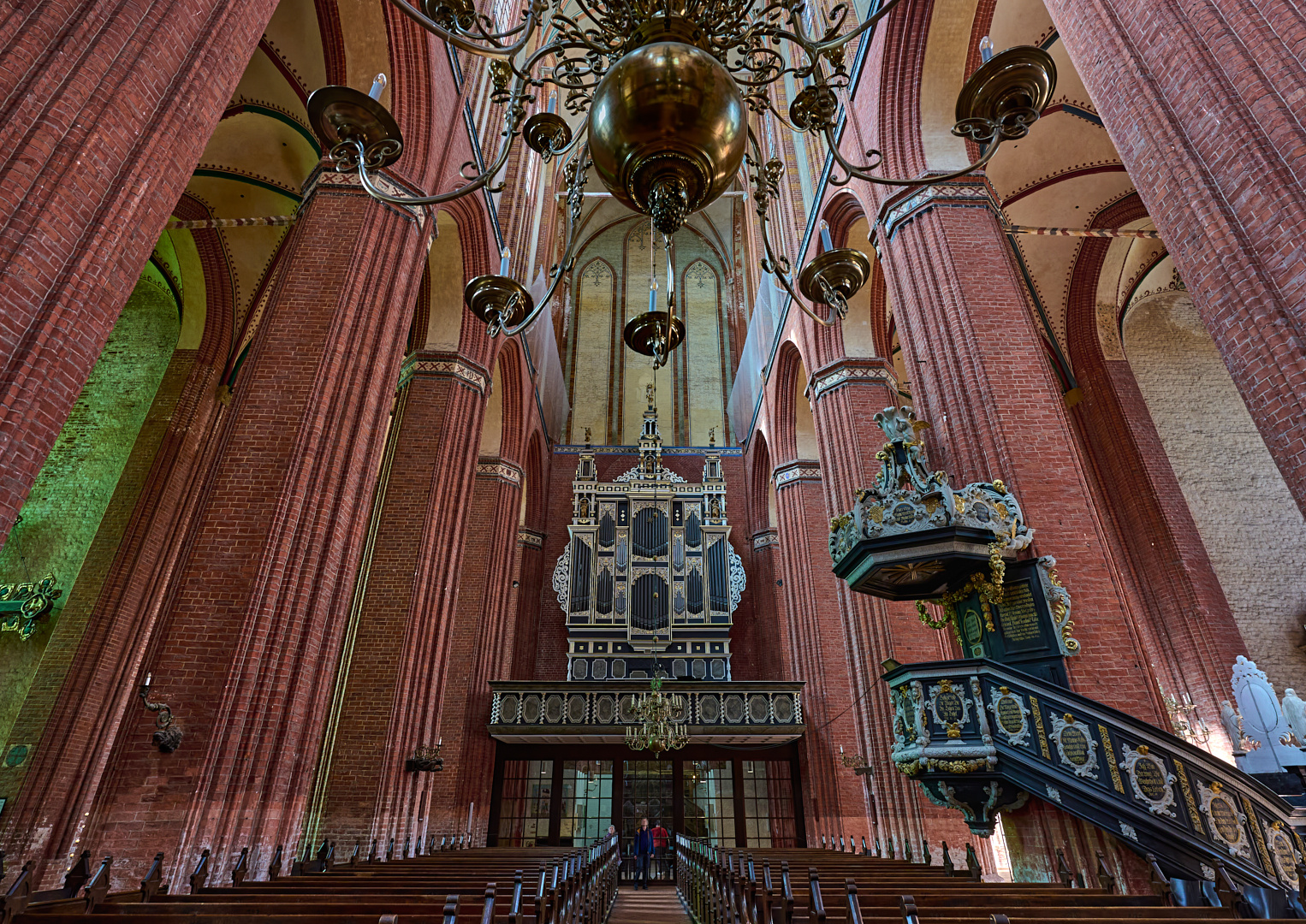 Blick auf die Hauptorgel in der Kirche St. Nikolai in Wismar...