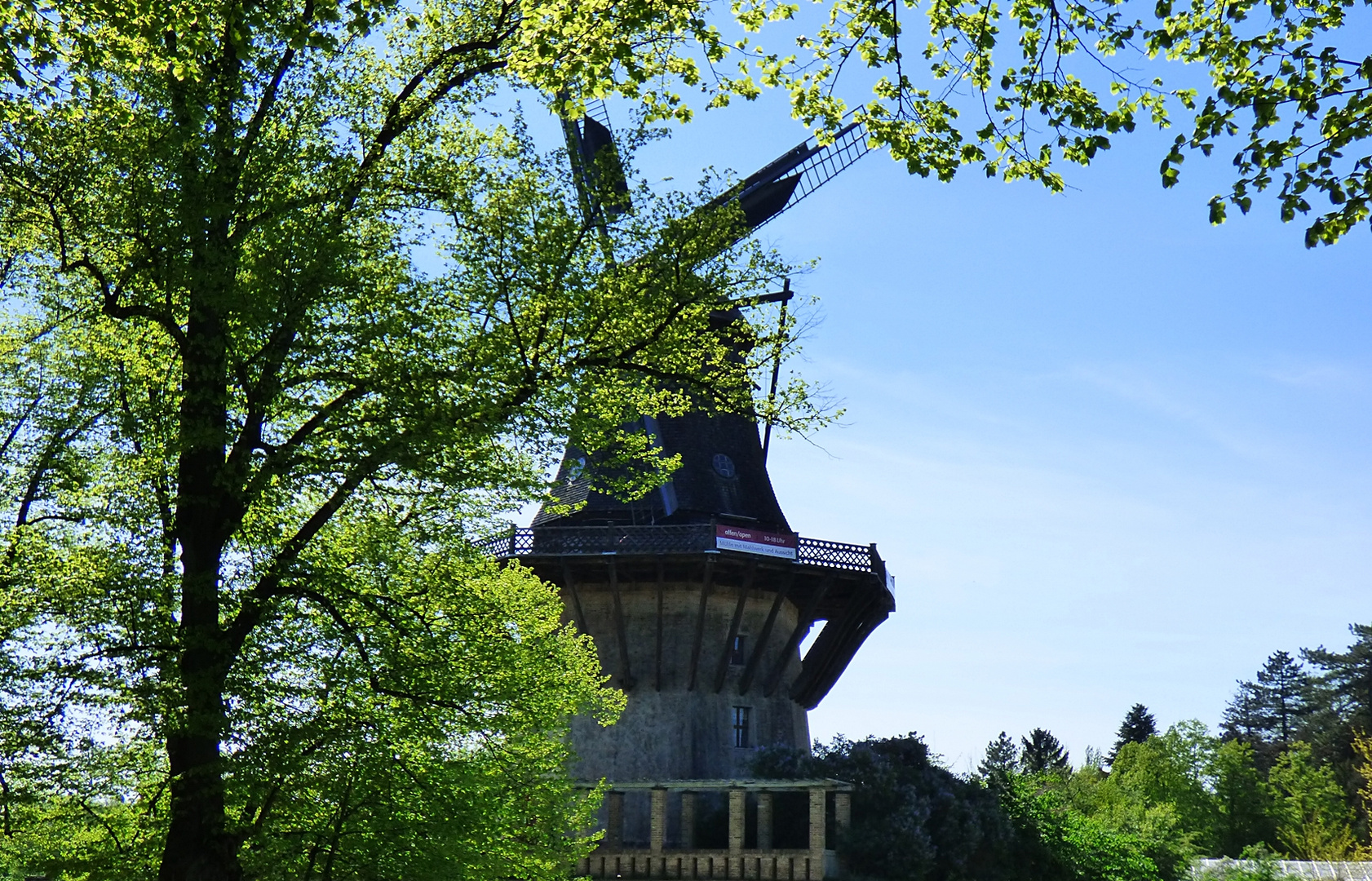 Blick auf die historische Mühle . . .