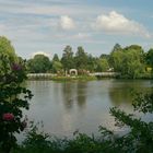 Blick auf die Hochzeitsinsel im Rosarium