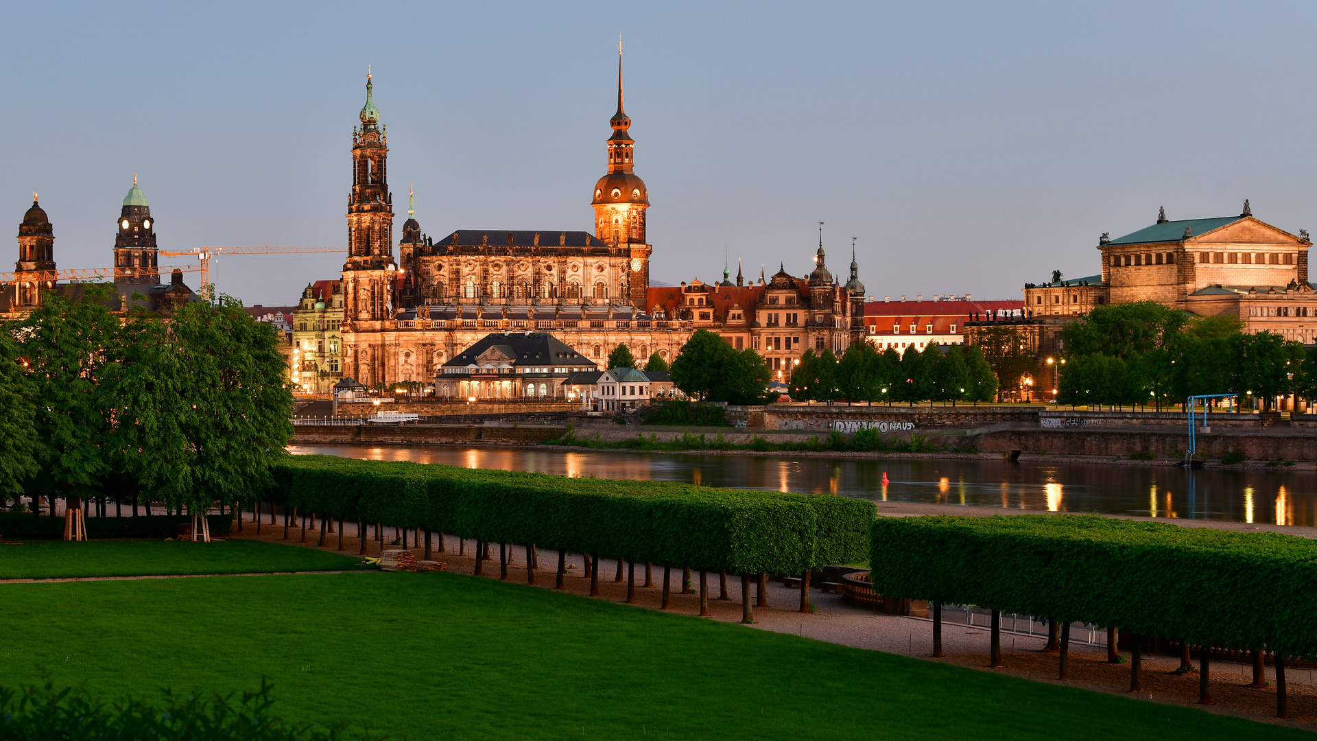 Blick auf die Hofkirche 