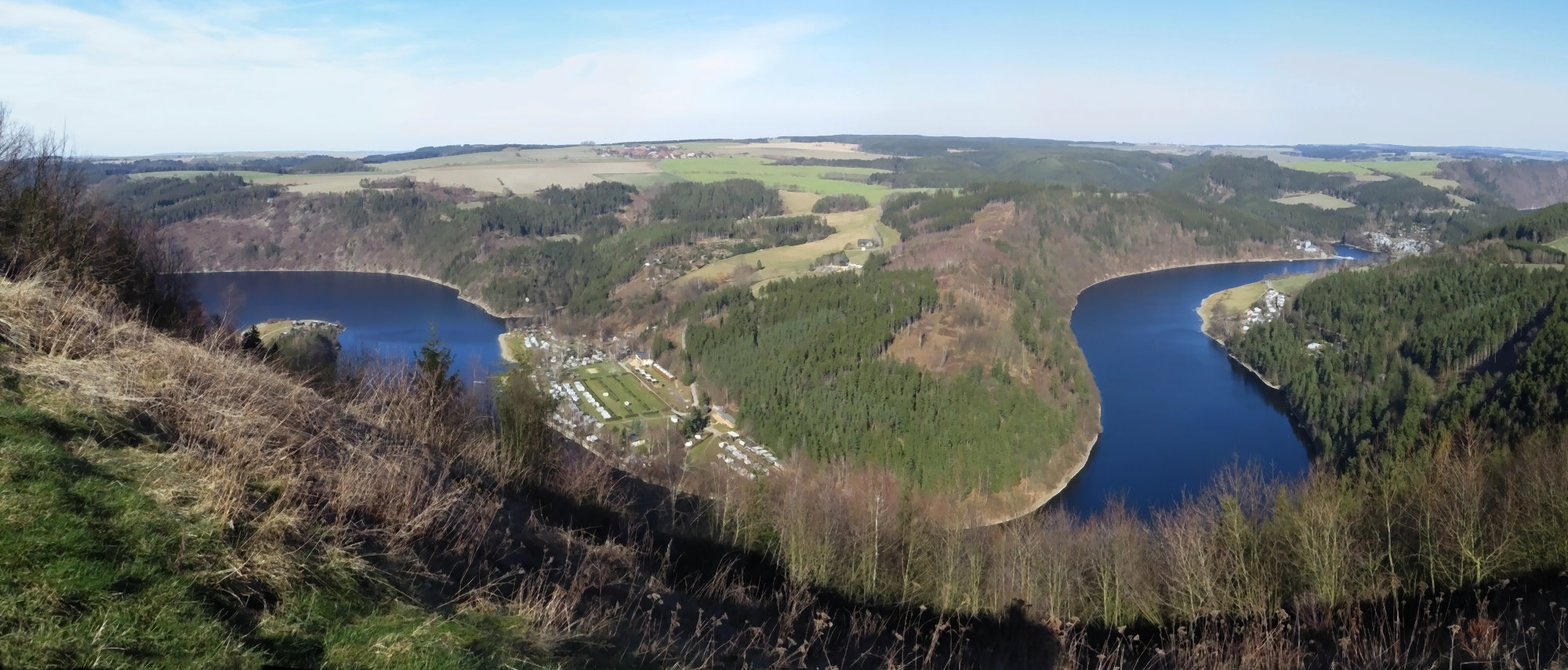 Blick auf die Hohenwarte-Talsperre...