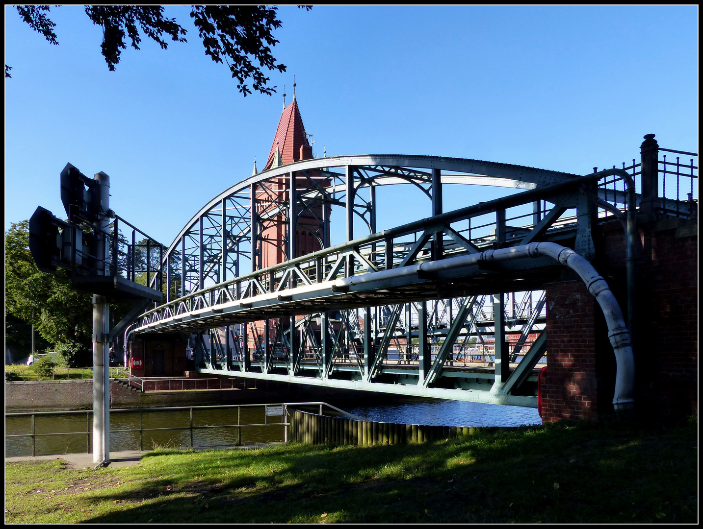 Blick auf die Hubbrücke in Lübeck