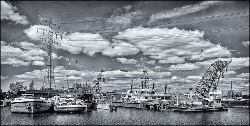 Blick auf die JÖHNK WERFT im Harburger Binnenhafen