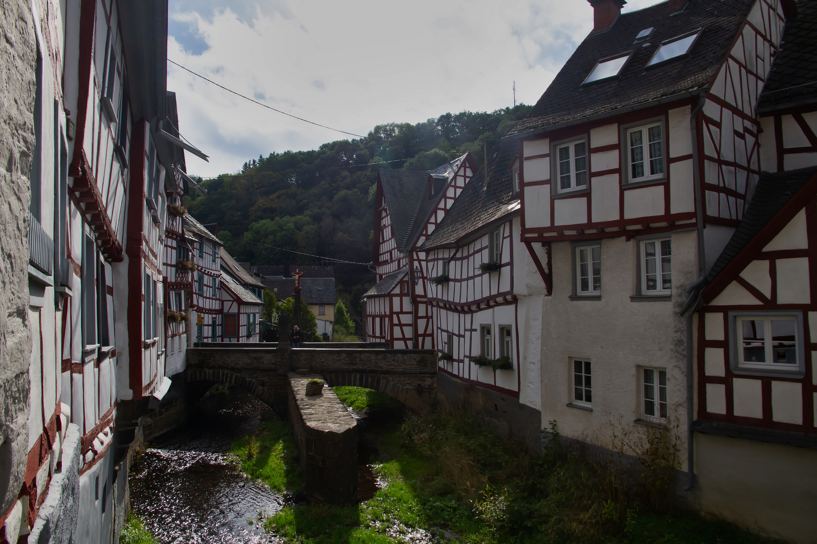 Blick auf die Johannesbrücke in Monreal/Eifel