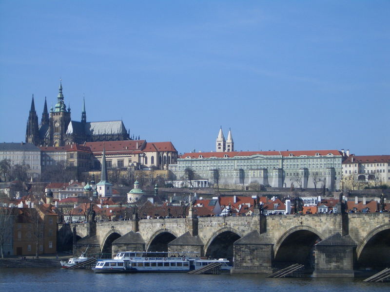 Blick auf die Karlsbrücke zur Prager Burg