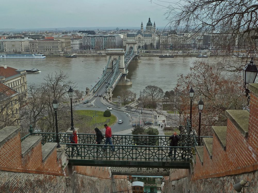 Blick auf die Kettenbrücke in Budapest (2)
