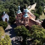 Blick auf die Kirche auf dem Petrín