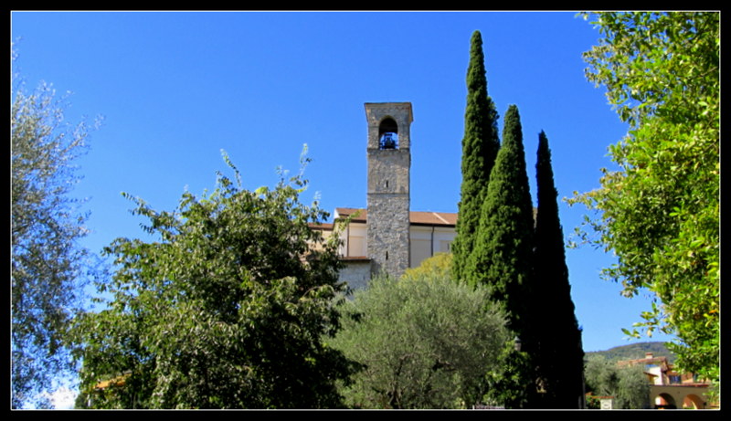 Blick auf die Kirche von Gardone Riviera