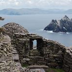 Blick auf die Klosterruinen des Skellig Michael und hinüber zu der Small Skellig