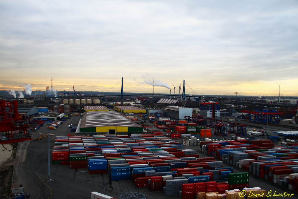 Blick auf die Köhlbrandbrücke