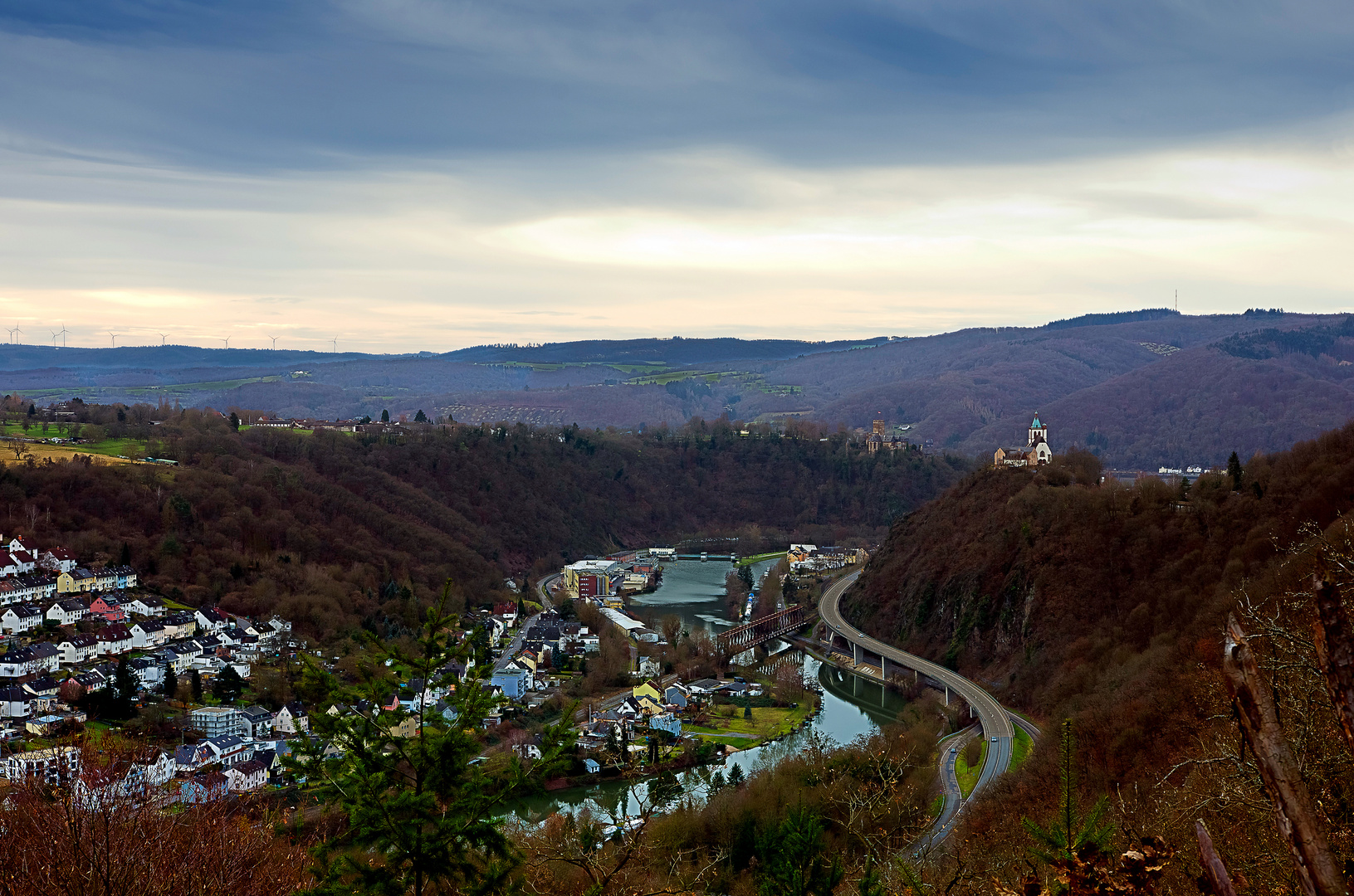 Blick auf die Lahn vom Uhuley