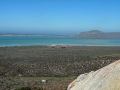 Blick auf die Langebaan Lagune von einem Aussichtspunkt im Nationalpark.