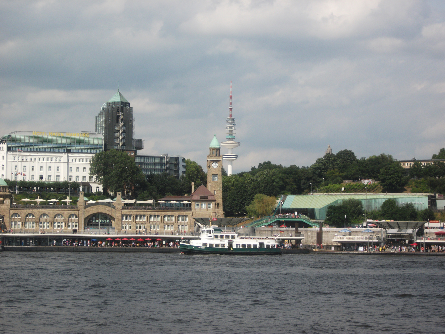 Blick auf die Lanungsbrücken St.Pauli