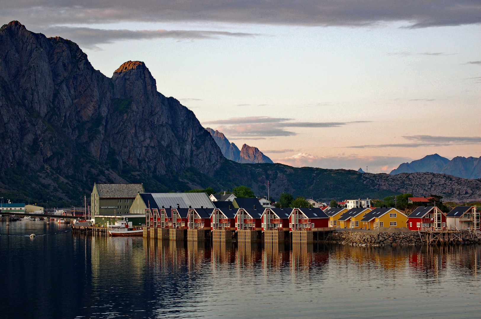 Blick auf die Lofoten vom Hurtigruten-Schiff