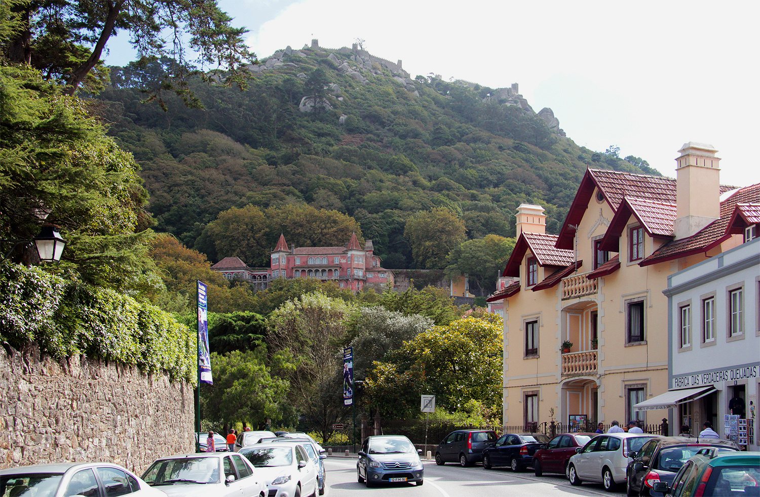 "Blick auf die Maurenburg oberhalb von Sintra"