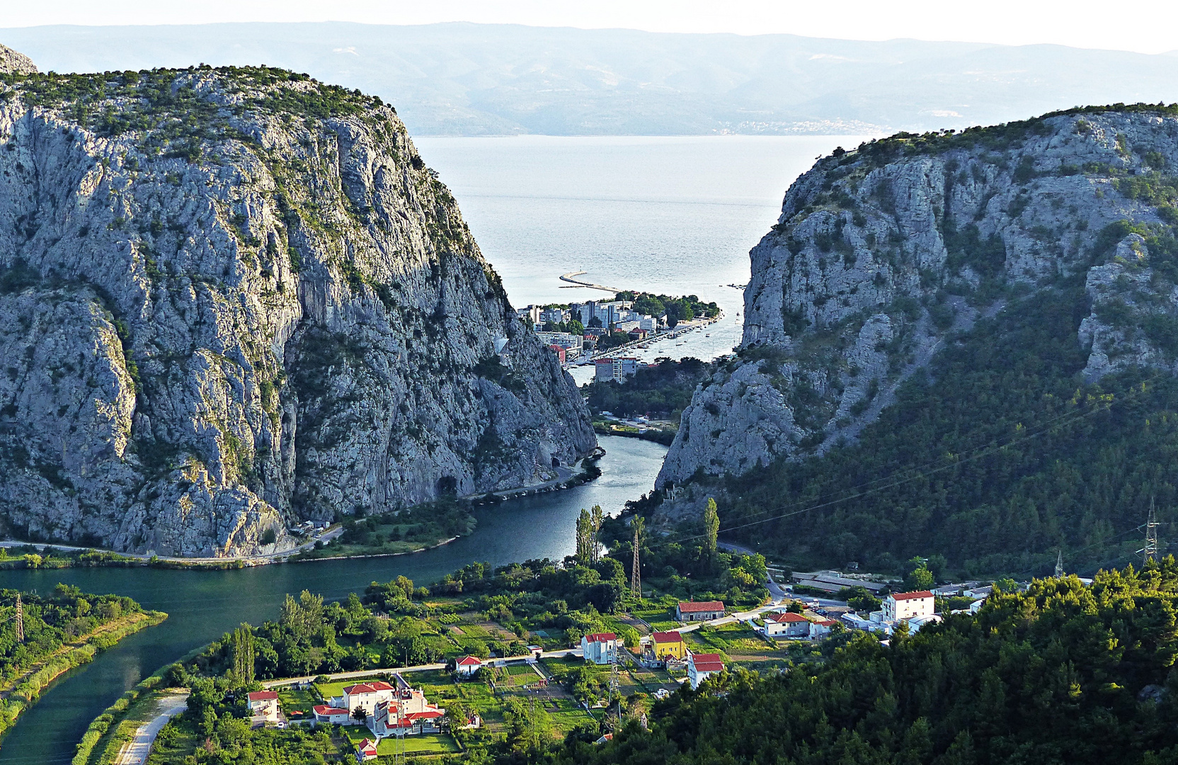 Blick auf die Mündung der Cetina in die Adria
