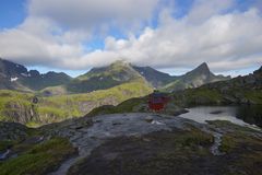 Blick auf die Munkebu Hütte und Umgebung