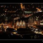 Blick auf die nächtliche Altstadt von Marburg.