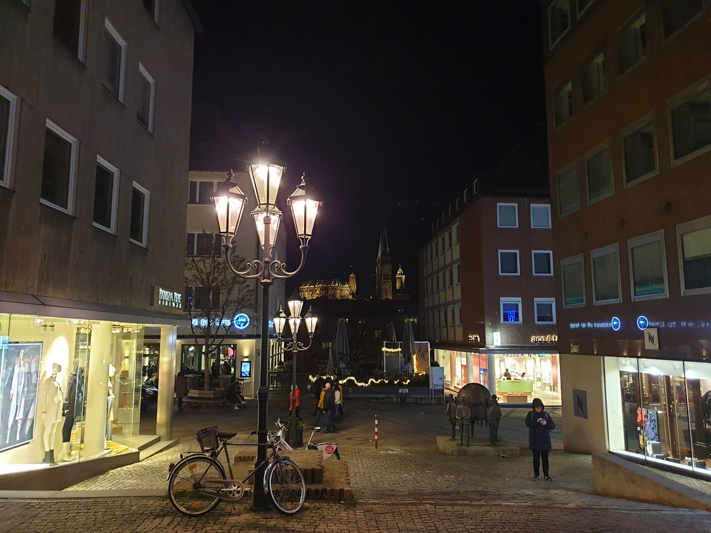 Blick auf die Nürnberger Burg  mit Fahrrad