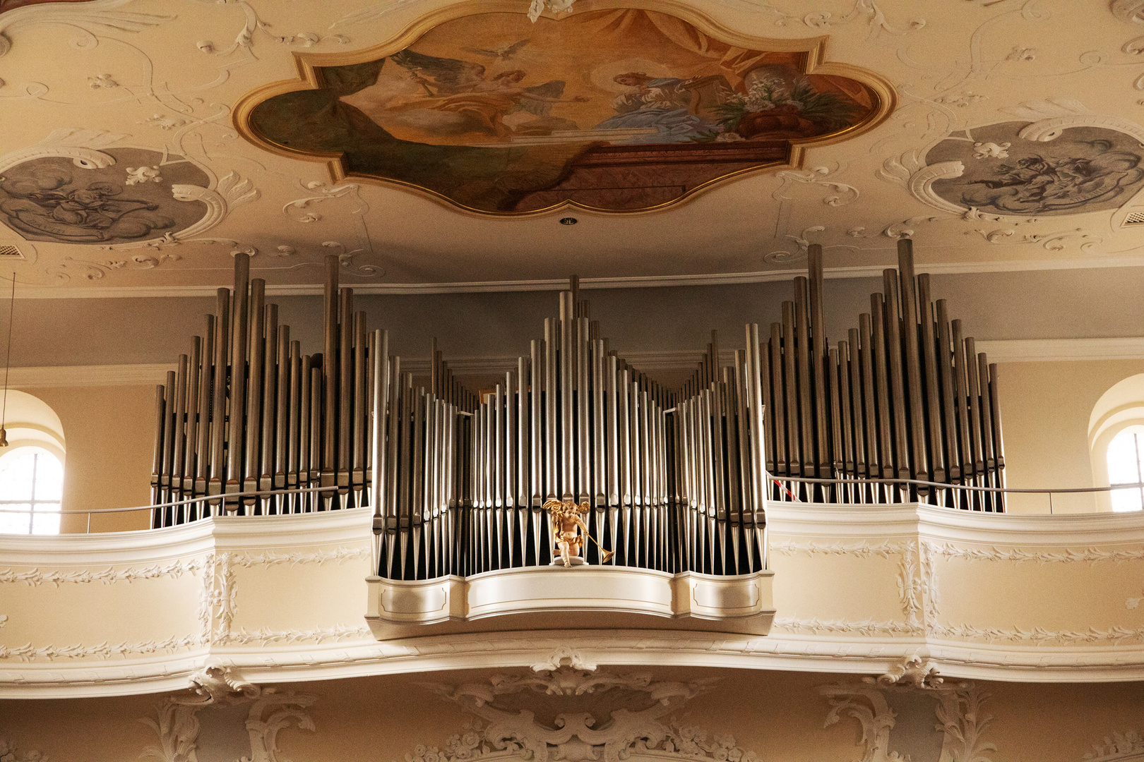 Blick auf die Orgel