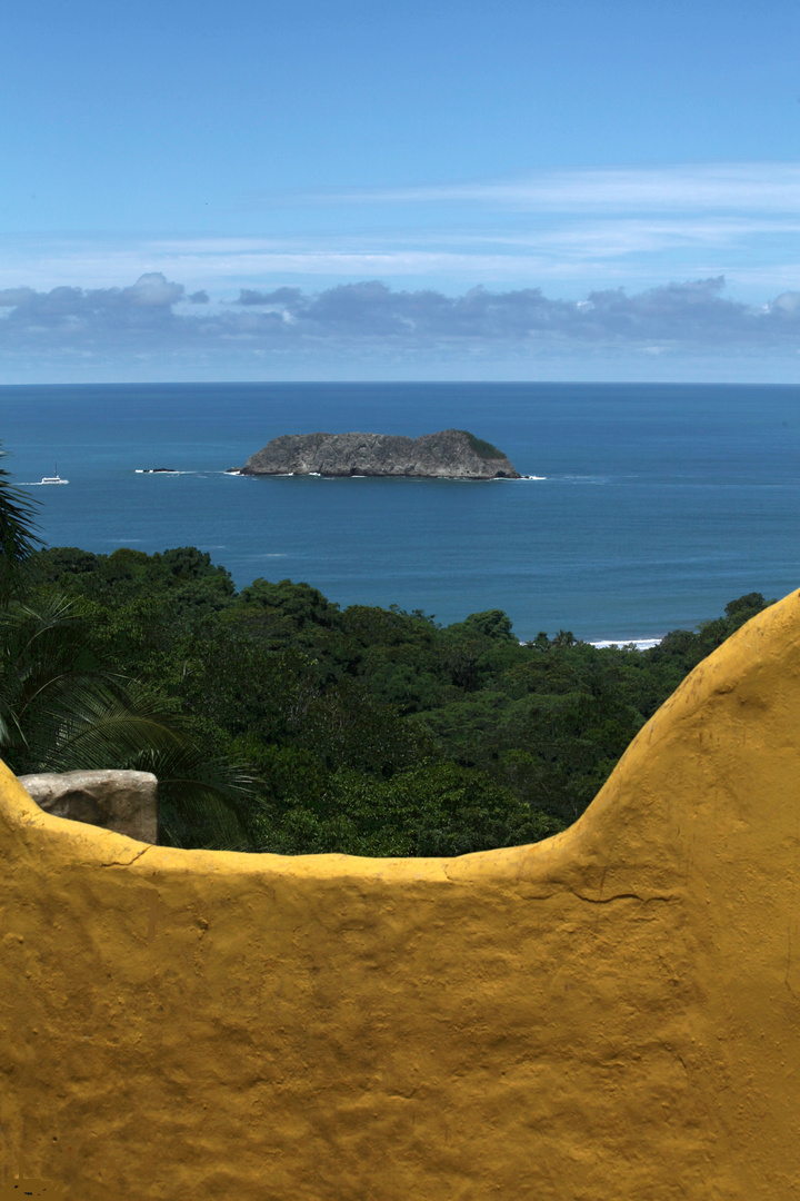 Blick auf die Pazifikküste bei Manuel Antonio