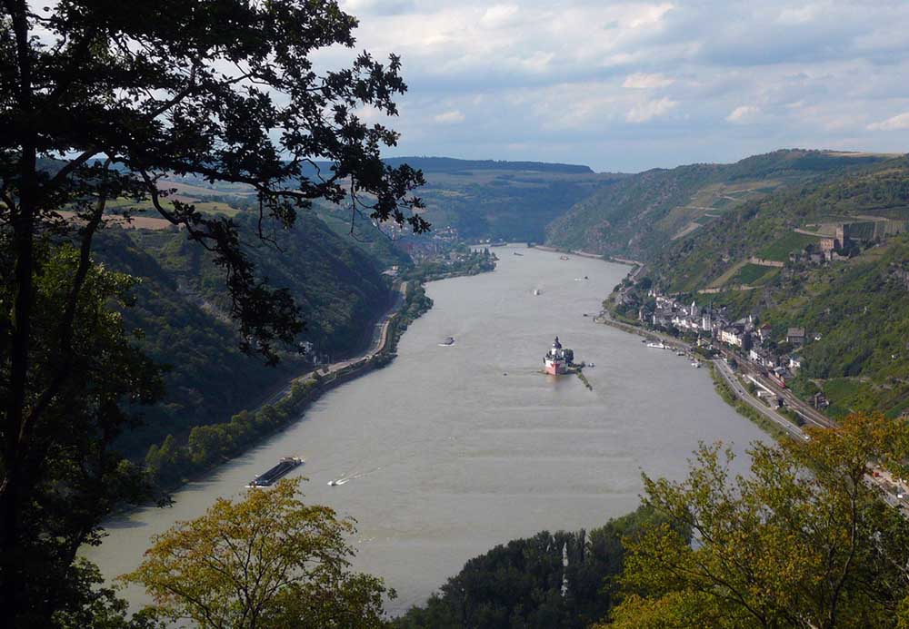 Blick auf die "Pfalz"