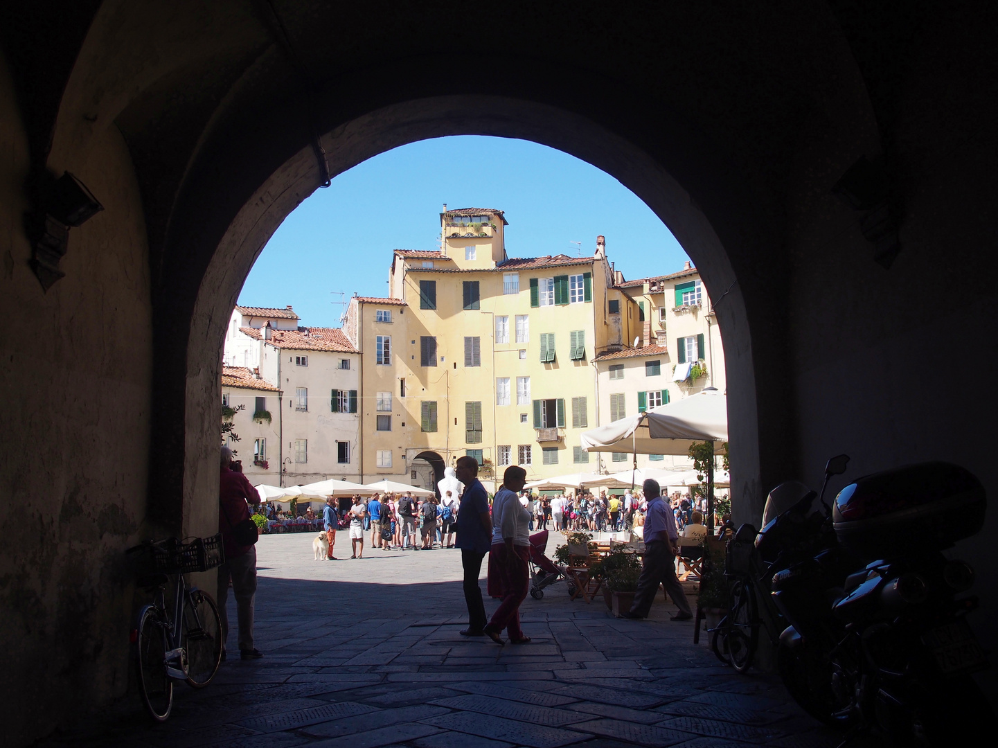 Blick auf die Piazza dell' Anfiteatro