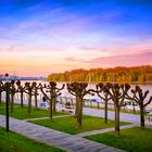 Blick auf die Rheinpromenade der Stadt Wesseling.