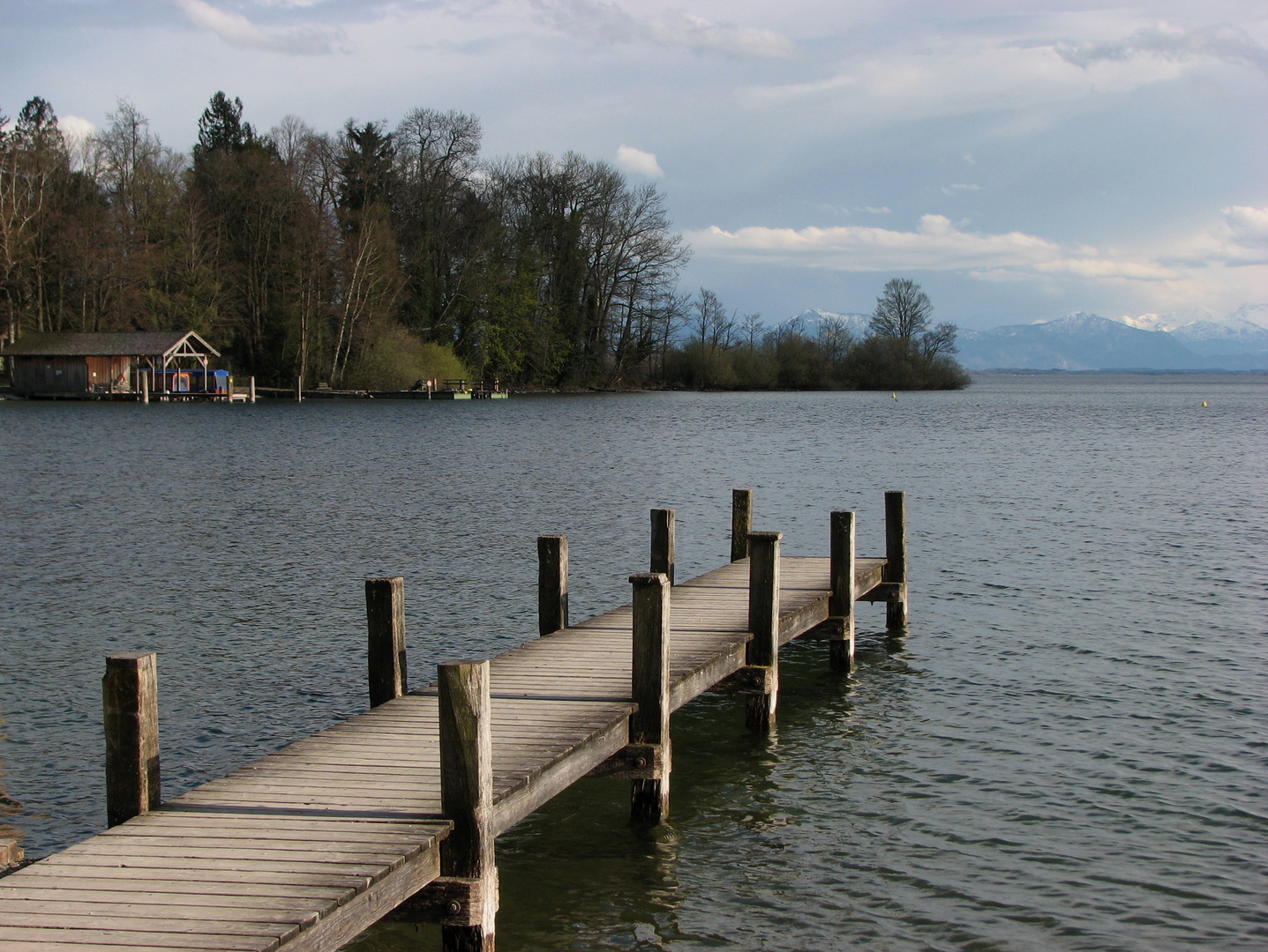 Blick auf die Roseninsel im Frühling