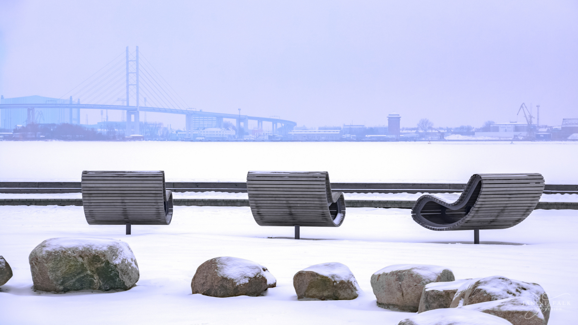 Blick auf die Rügenbrücke im Winter