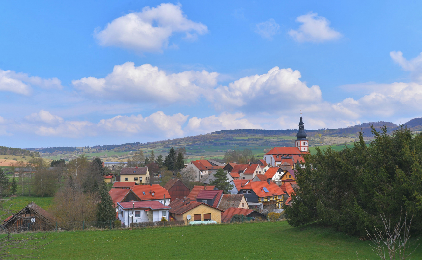 Blick auf die schönen Häuser unseres Dorfes