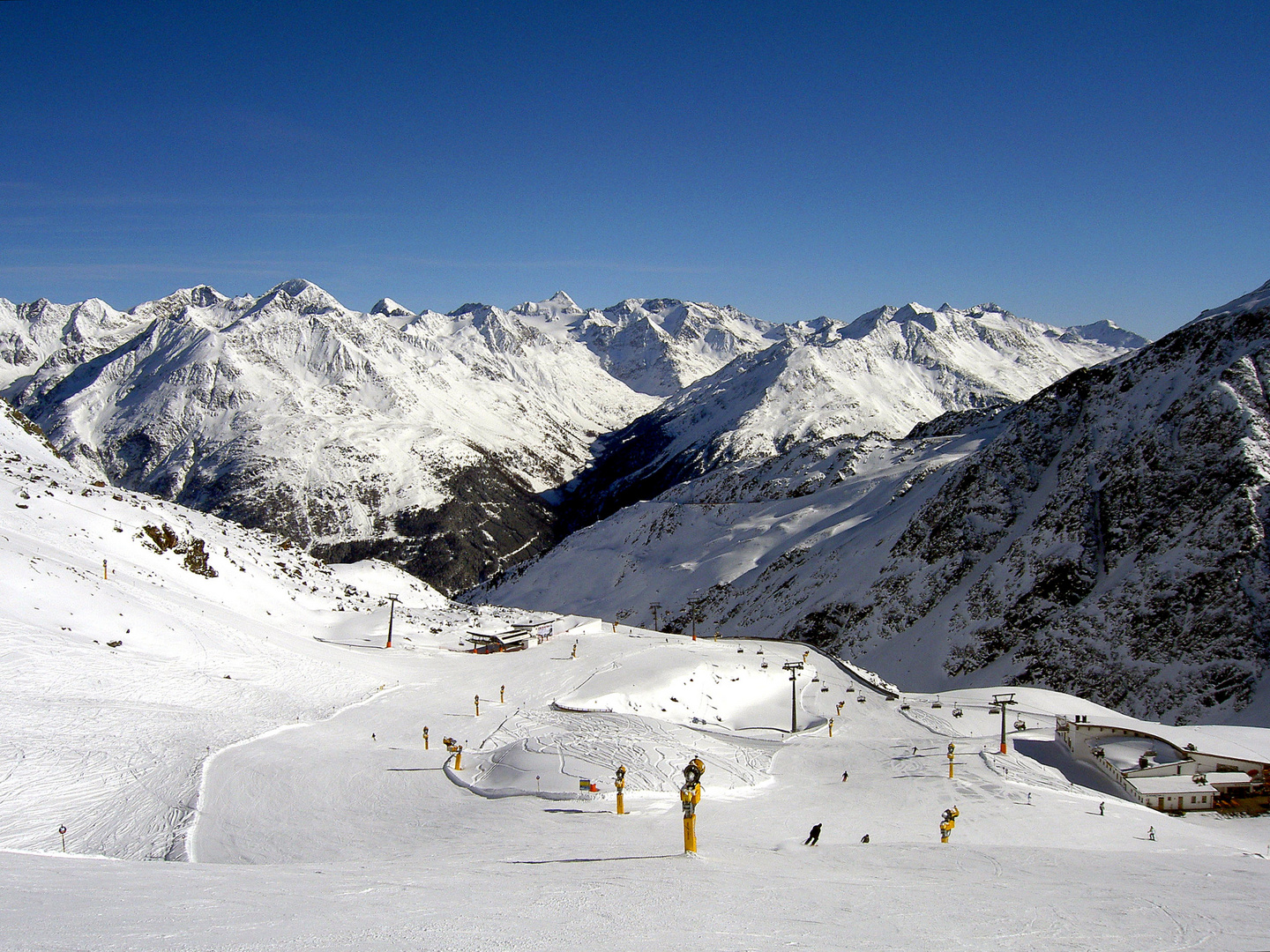 Blick auf die Schwarzkogelhütte