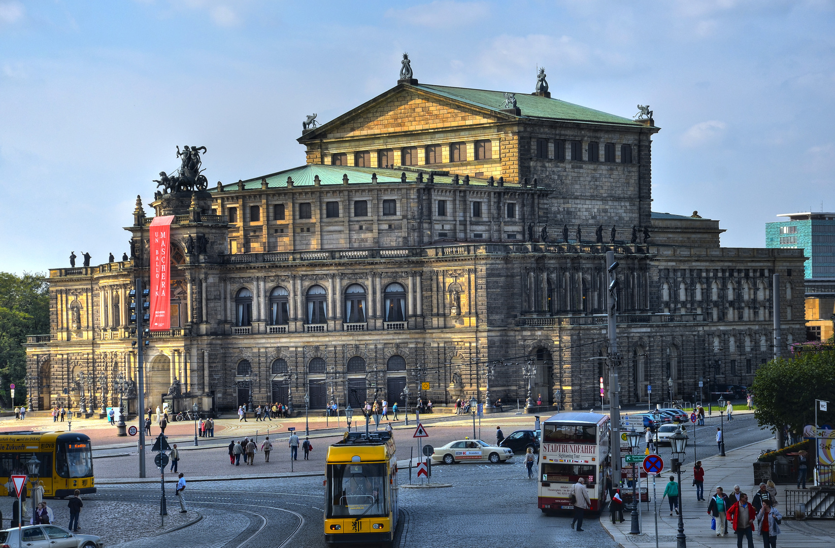 Blick auf die Semperoper in Dresden