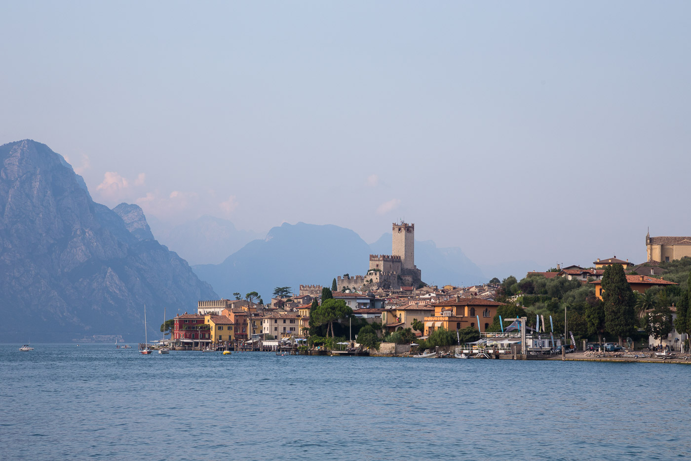 Blick auf die Skaligerburg Castello Scaligero in Malcesine