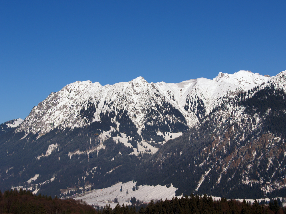 Blick auf die Skiflugschanze...