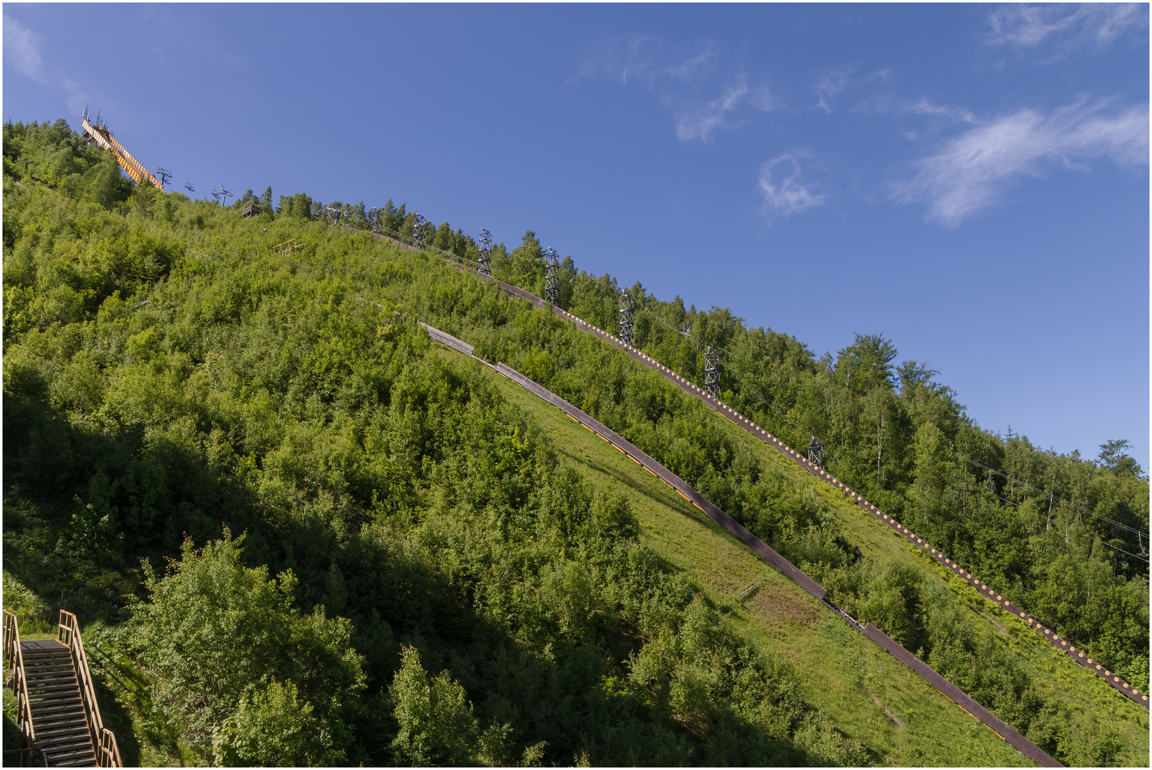 Blick auf die Skiflugschanze Harrachov