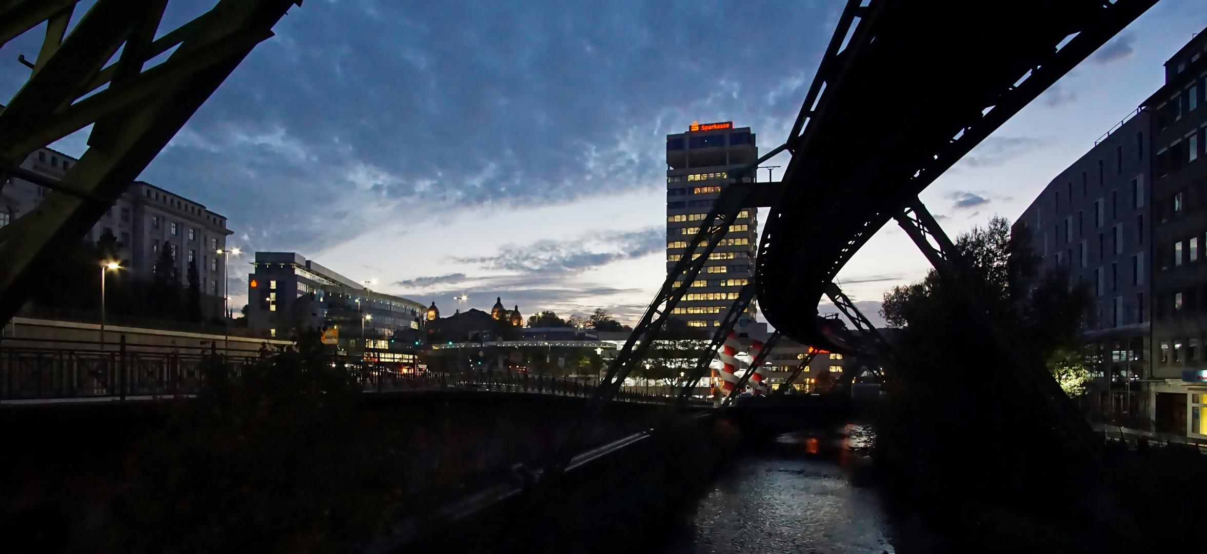 Blick auf die Sparkasse und zur Südstadt