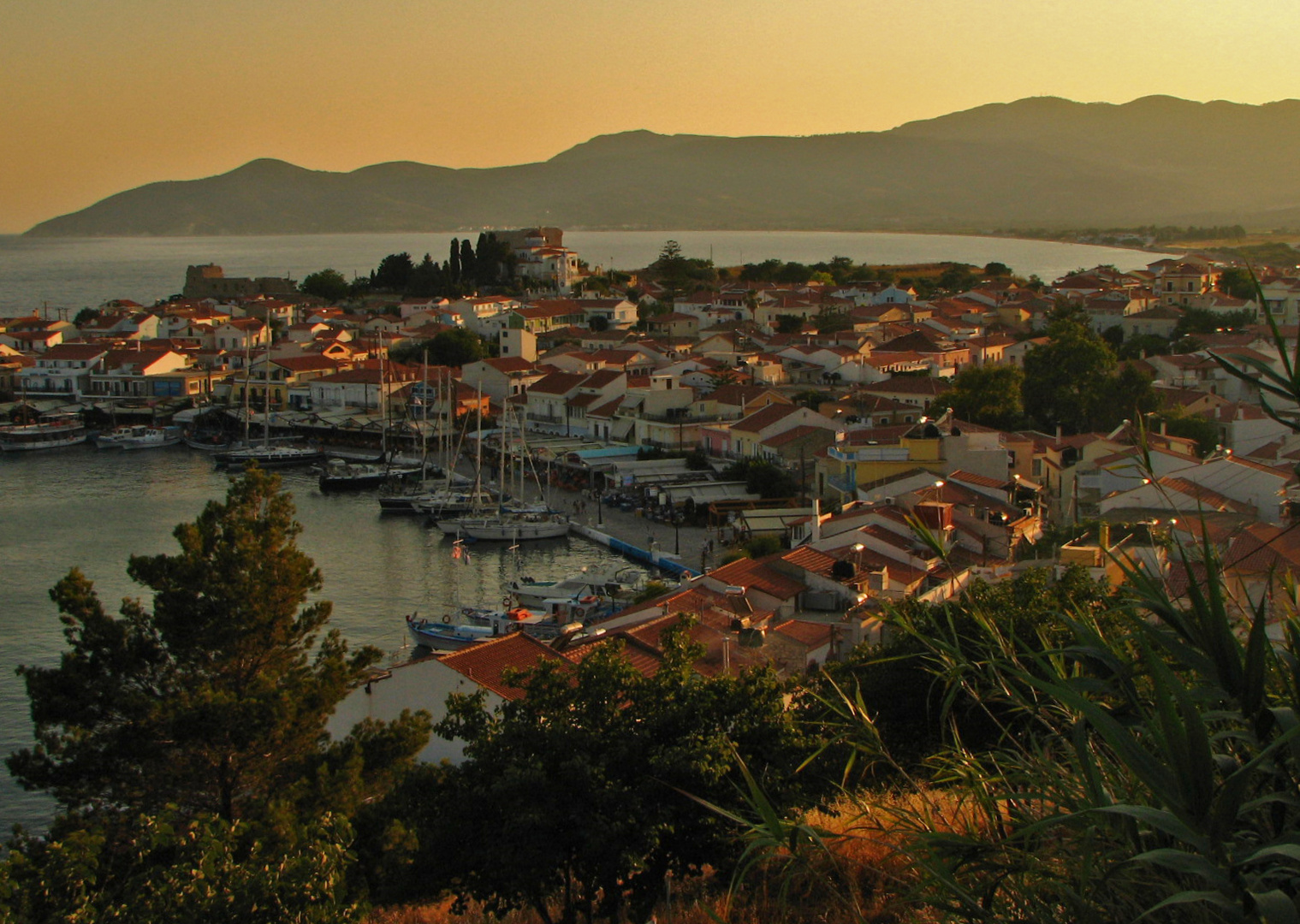 Blick auf die Stadt Pythagorion auf der griechischen Insel Samos