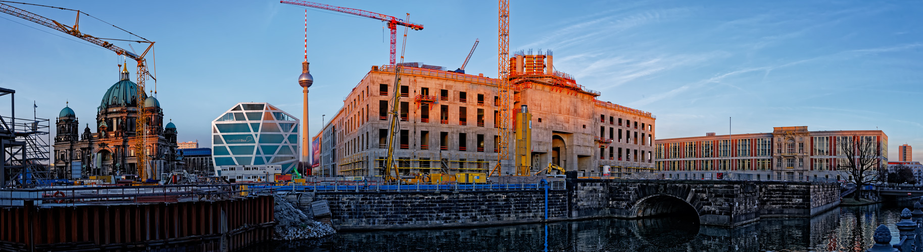 ... Blick auf die Stadtschloßbaustelle ...