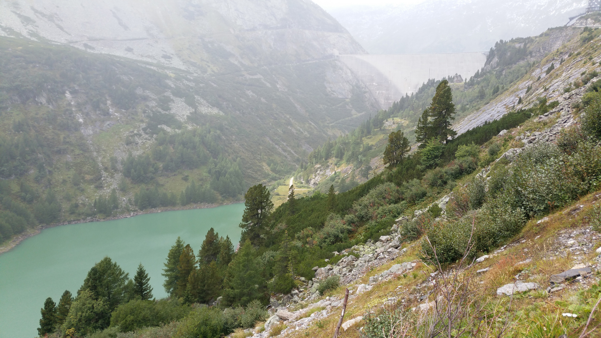 Blick auf die Staumauer