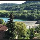 Blick auf die Staumauer vom See