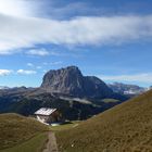 Blick auf die Steviahütte und den Langkofel (Südtirol)
