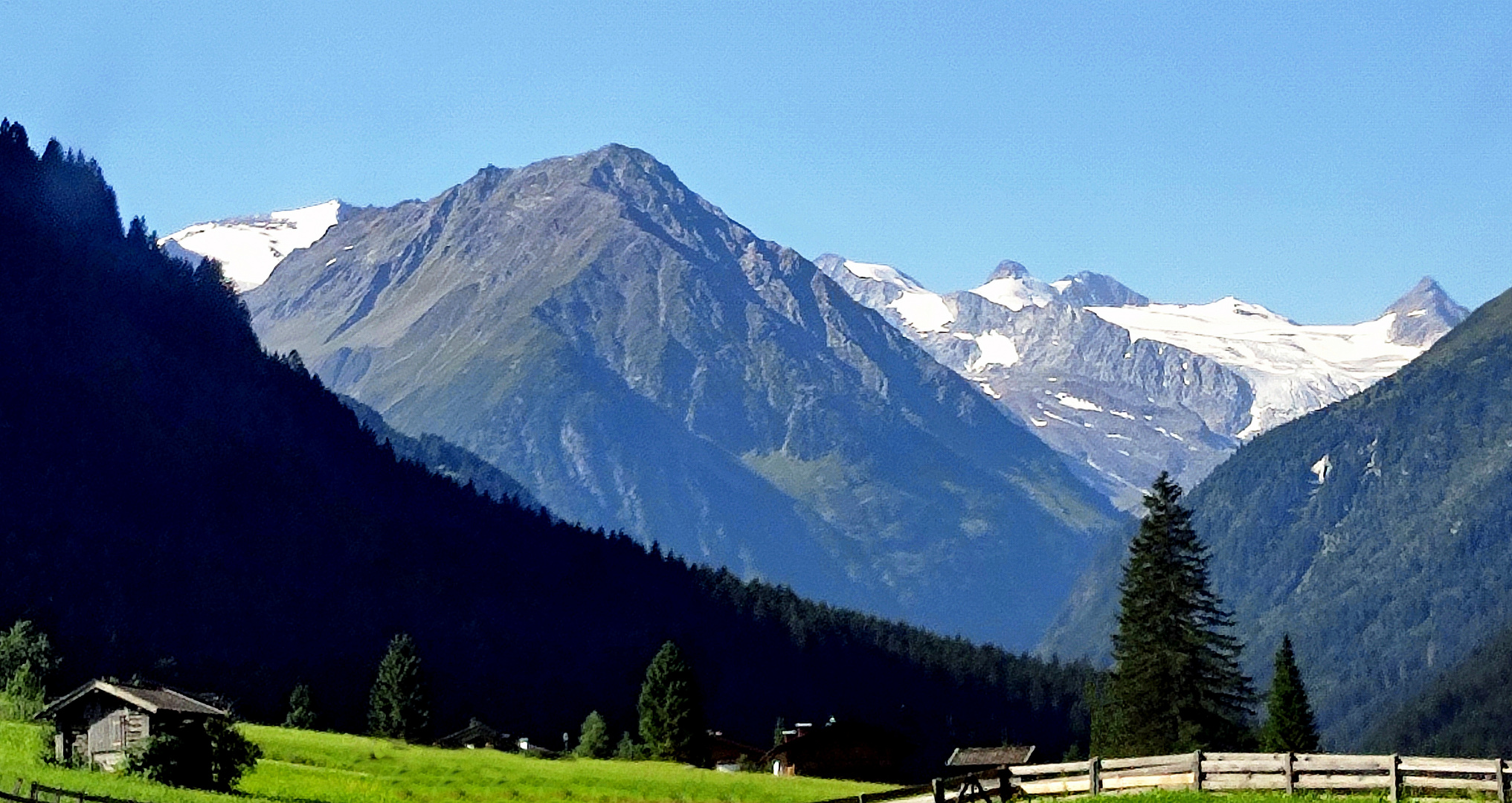 Blick auf die STUBAIER Gletscherberge